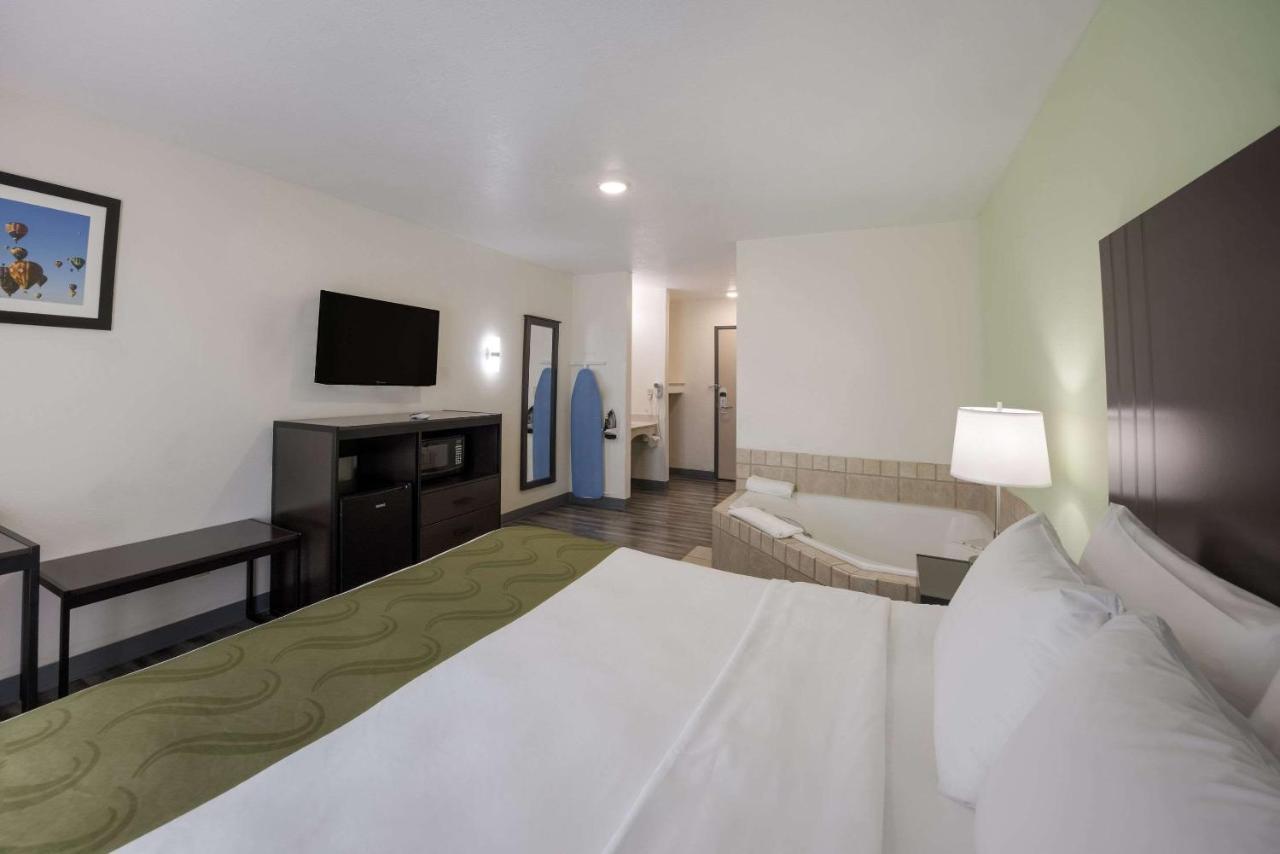 Quality Inn & Suites Clayton, Nm Buitenkant foto