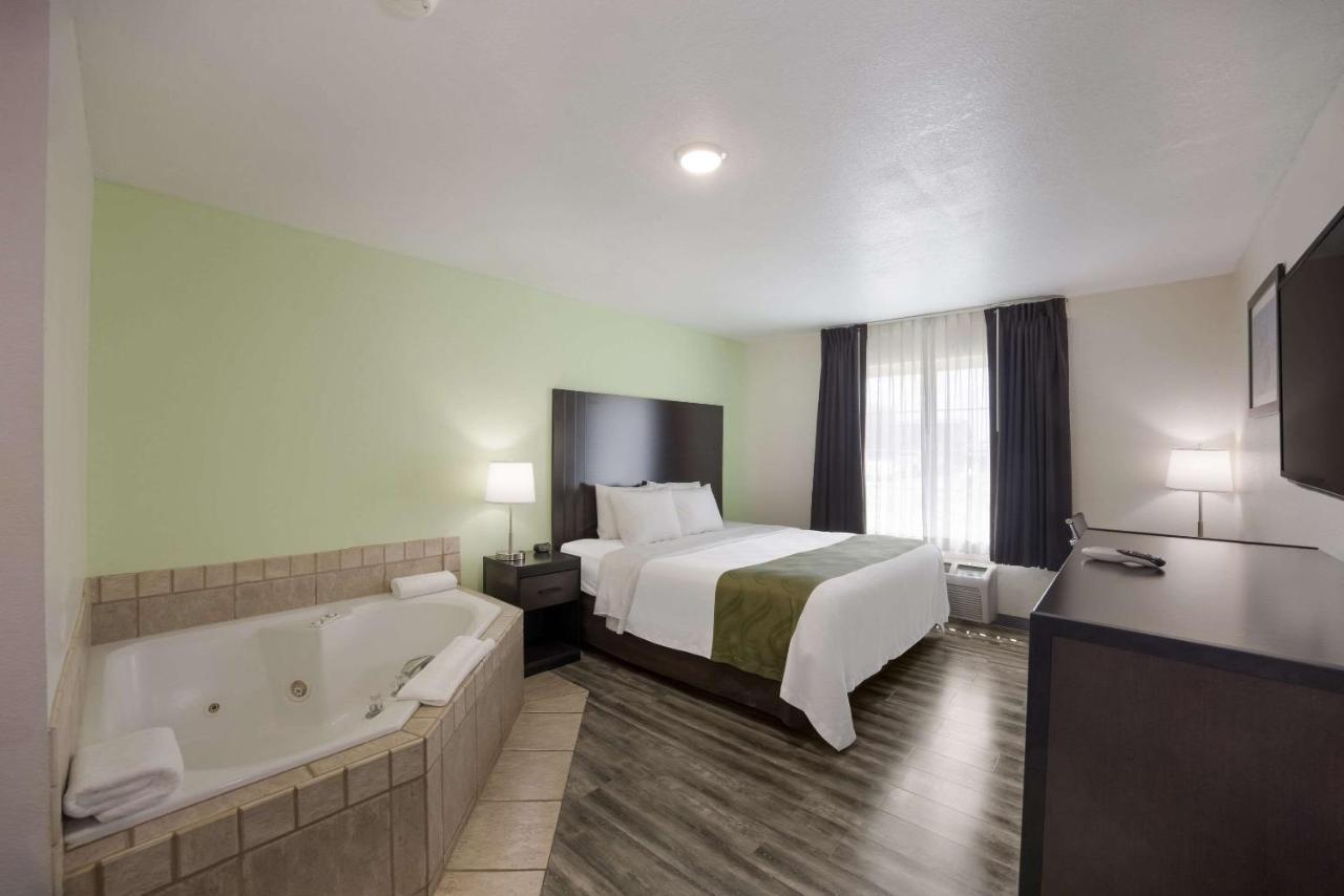 Quality Inn & Suites Clayton, Nm Buitenkant foto